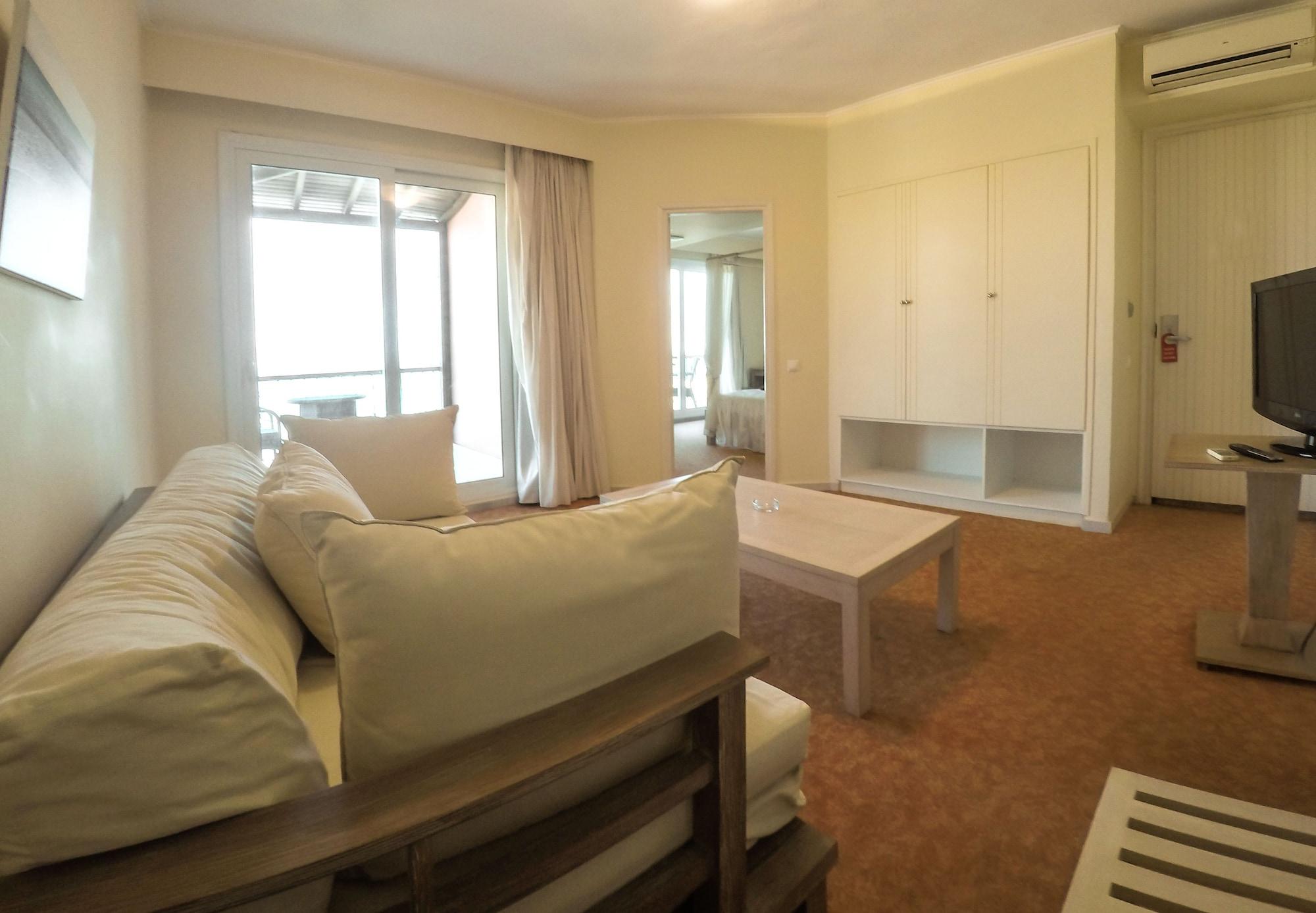 เออร์ริทา โฮเต็ล รีสอร์ต Hotel การ์ฟัส ภายนอก รูปภาพ